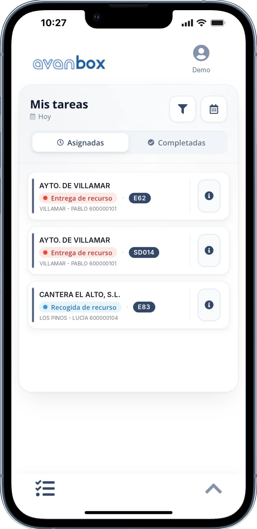 Nova en el móvil del operario: pantalla «Mis tareas» de hoy con tres operaciones asignadas, dos entregas y una recogida, cada una con su cliente y su lugar