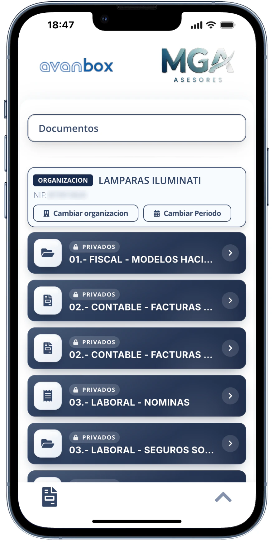 Portal Nova en el móvil: pantalla de documentos de un cliente con sus carpetas fiscales, contables y laborales
